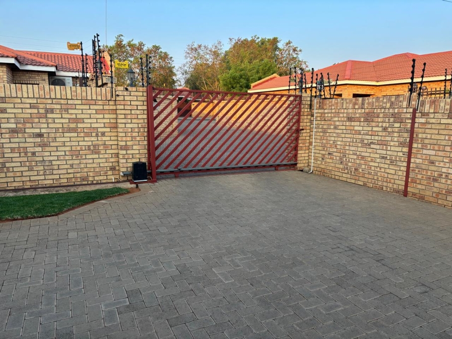 3 Bedroom Property for Sale in Hillcrest Northern Cape